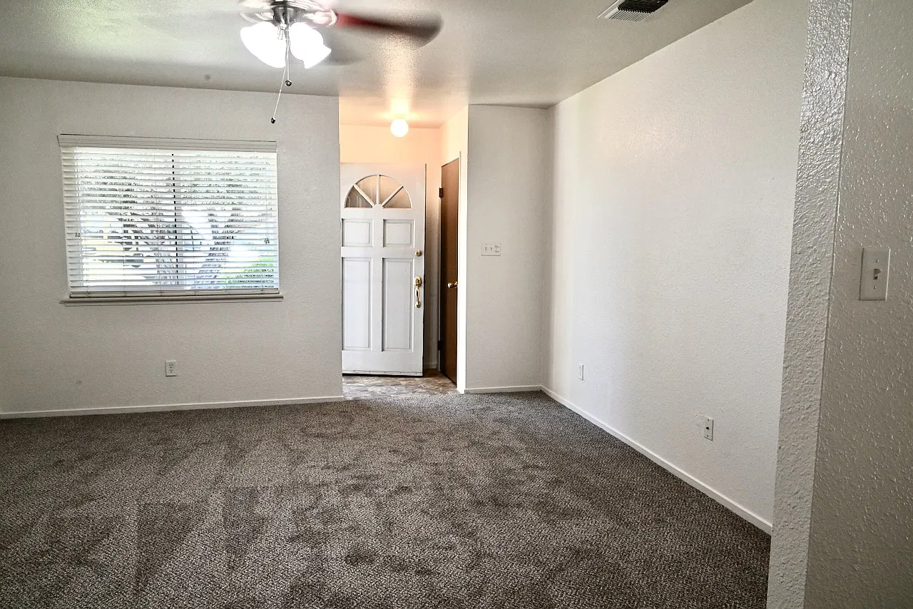 2 bed, 700 sqft, $1,550 — Photo 4