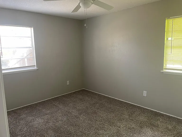 1316 Clyde St — Photo 7