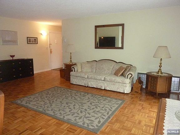 4th image of 550 Fairview Ave #114-5114