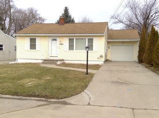 15453 Parkwood Dr, Monroe, MI 48161