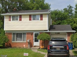 1322 Woodbourne St, Westland, MI 48186