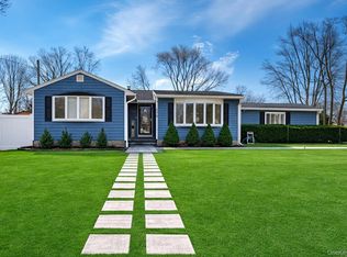 178 Spur Drive S, Bay Shore, NY 11706