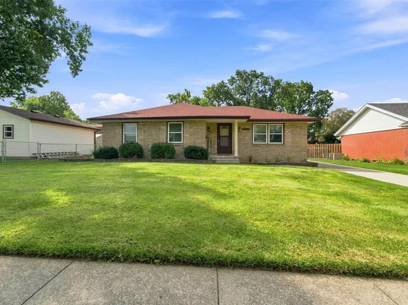 1445 N 8th Ave E, Newton, IA 50208