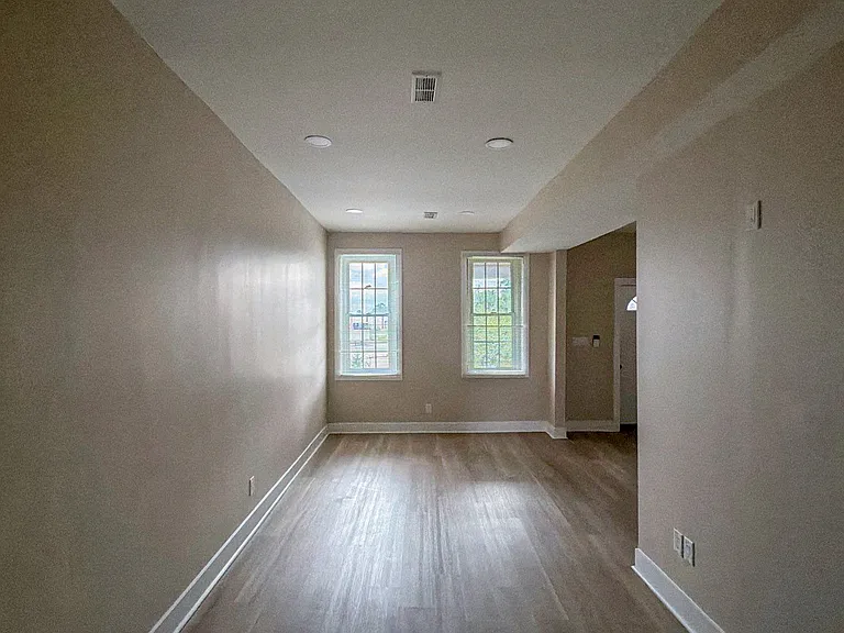 3411 Reisterstown Rd — Photo 9
