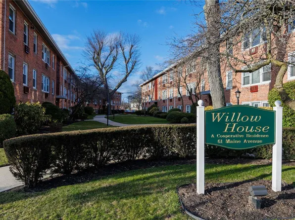 61 Maine Avenue #C2, Rockville Centre, NY 11570