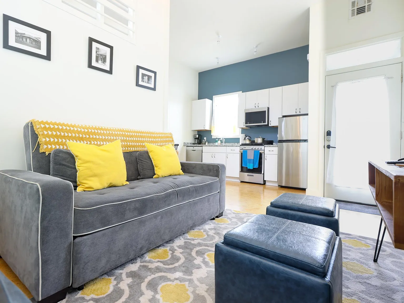 2 bed, 700 sqft, $1,850 — Photo 2