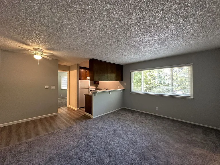 330 W Acacia Street — Photo 19