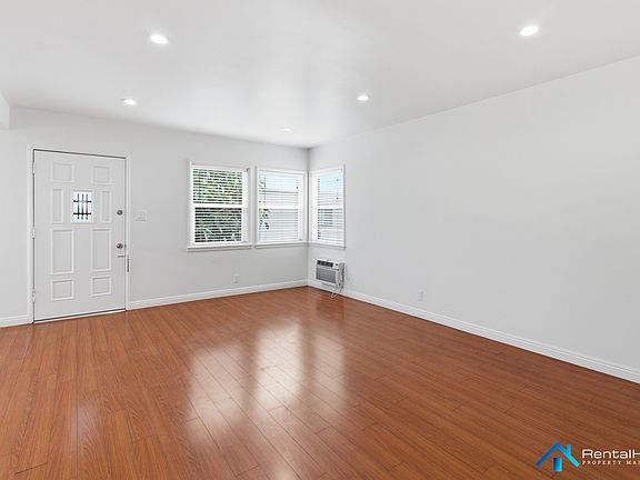 3rd image of 11555 Burbank Blvd APT 6