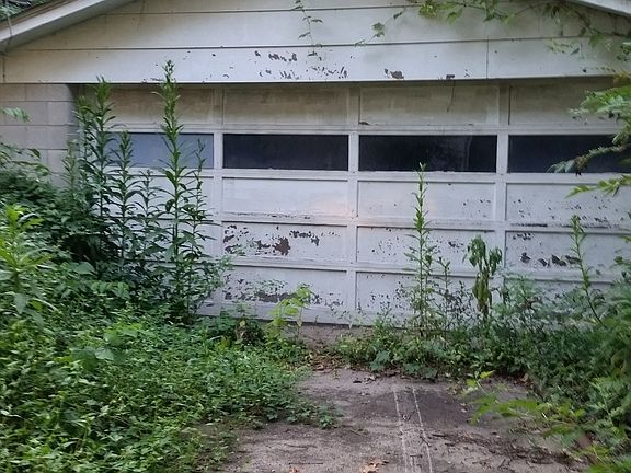 4th image of 2069 Sherwood Ave