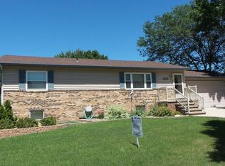 1431 Yosemite Ln, Brookings, SD 57006