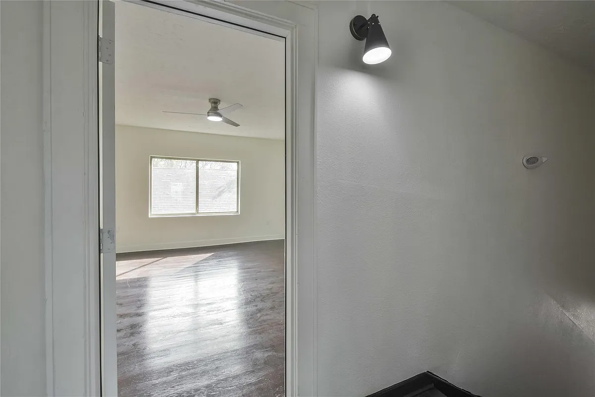 Building Photo - 4203 Rusk St #4