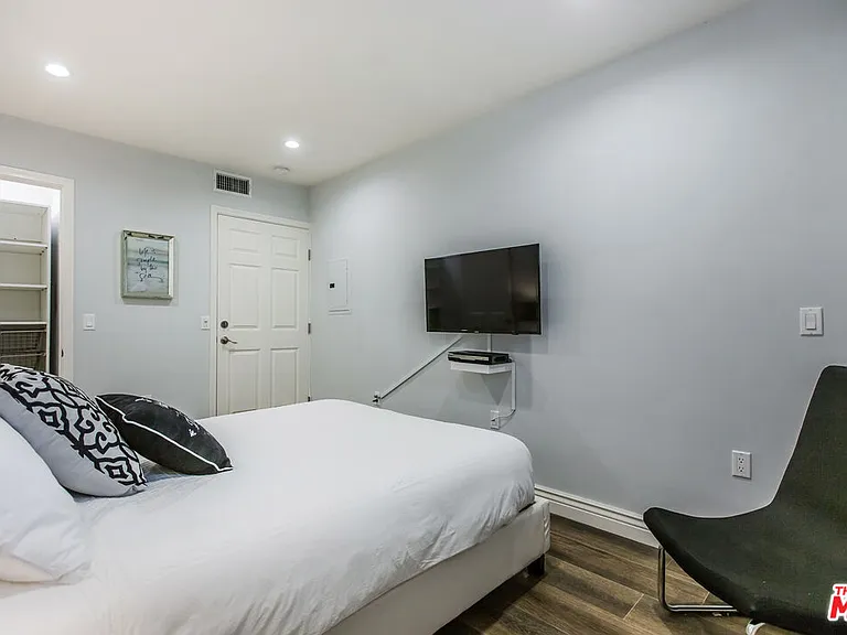 4407 Irvine Ave — Photo 25