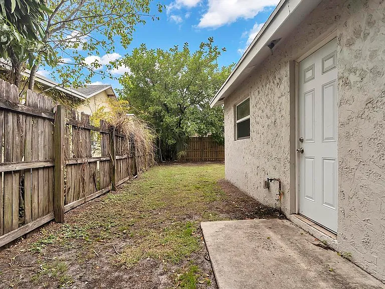 1320 Wellington St #B — Photo 22