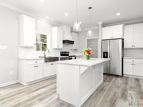 4th image of 104 Aspen Ct