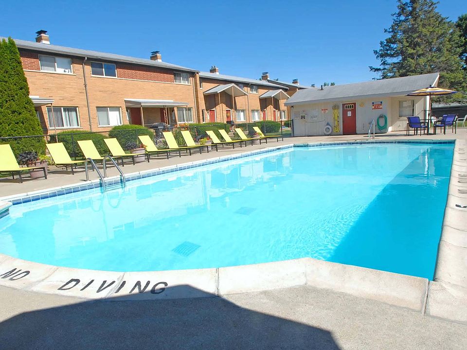 Swimming Pool and Sun Deck