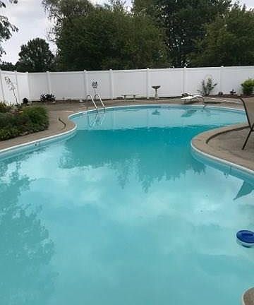 3rd image of 410 Oakwood Ct