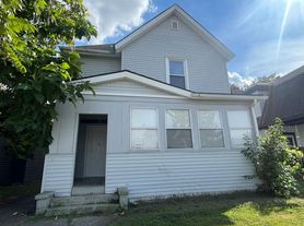 1209 Scott, 3