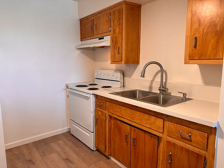 1029 Norwalk St #2H — Photo 5