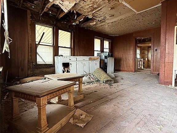 2nd image of 212 S 4th St