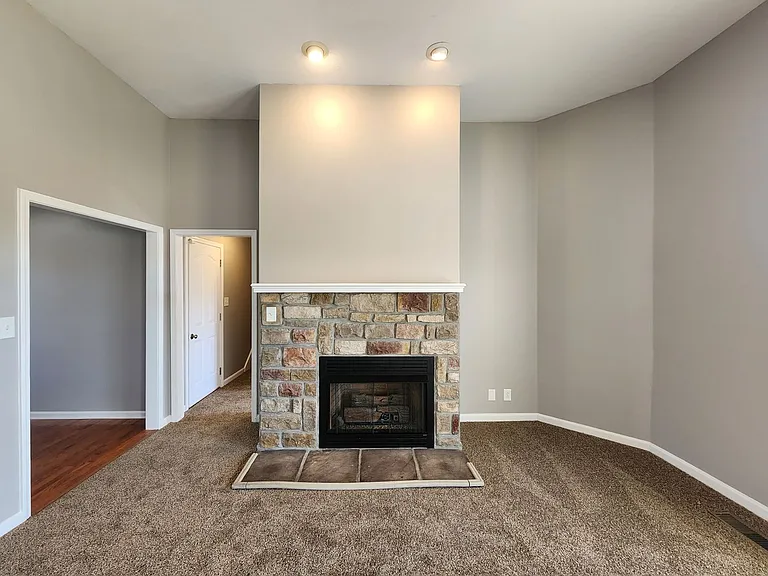 824 Ellie Nat Dr — Photo 8