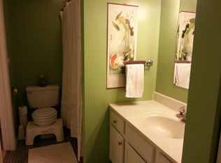 32 Creekside Cir APT C, Elgin, IL 60123