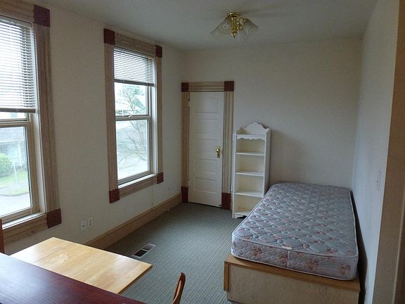 living/sleeping area