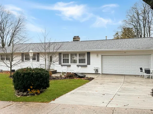 416 Crestview Pl, Cadillac, MI 49601