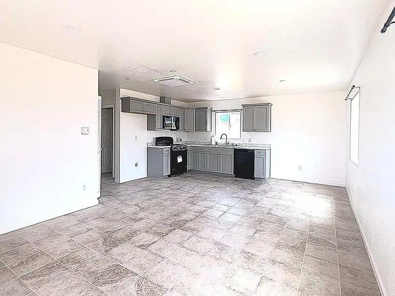 45411 Genoa Ave — Photo 3