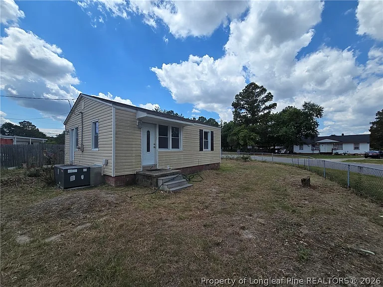 1919 Half Moon Cir — Photo 11