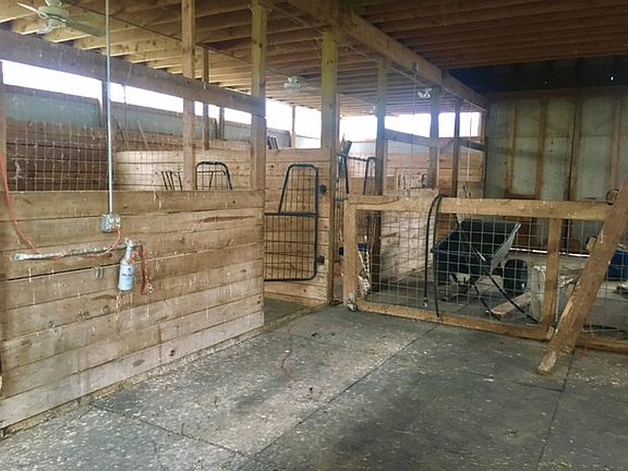 Barn with 6 stalls/tack area