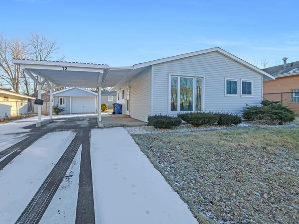 12 Austin Ave, Carpentersville, IL 60110