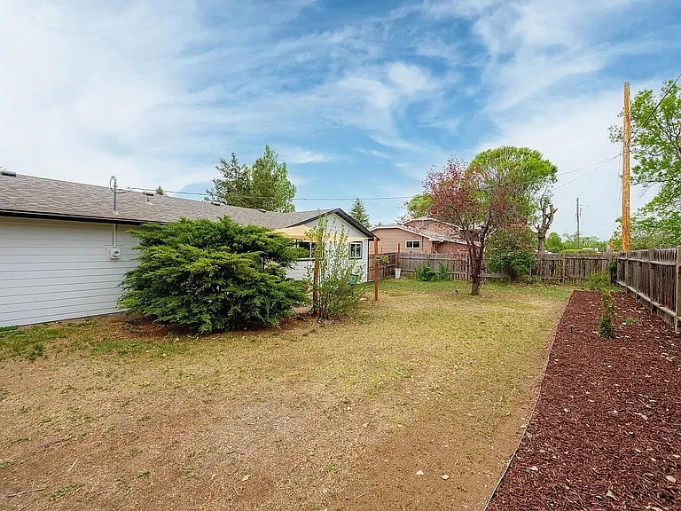 909 Willshire Dr — Photo 32