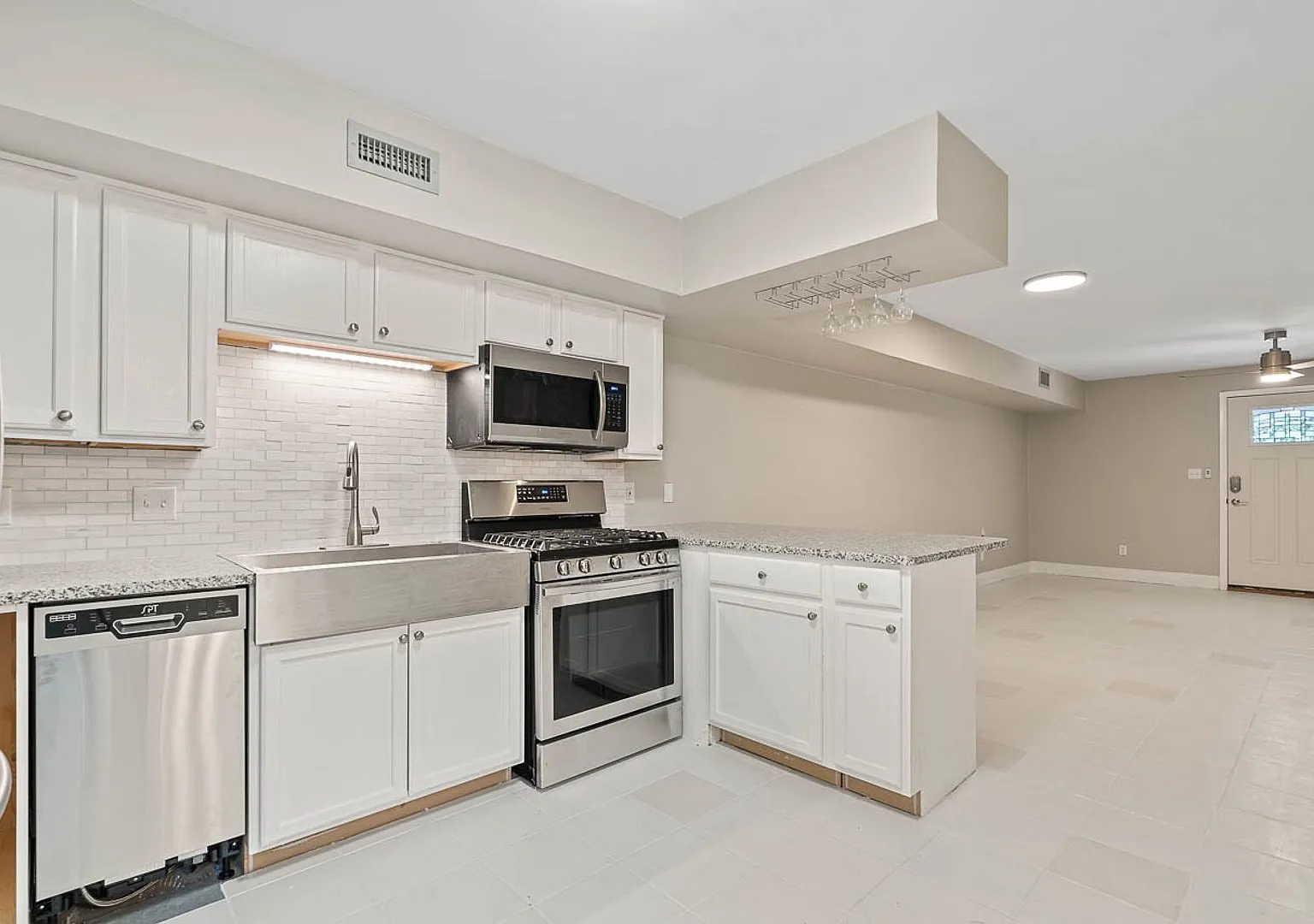 Must See! 604 E Iredell Ave Mooresville, Nc — Photo 4