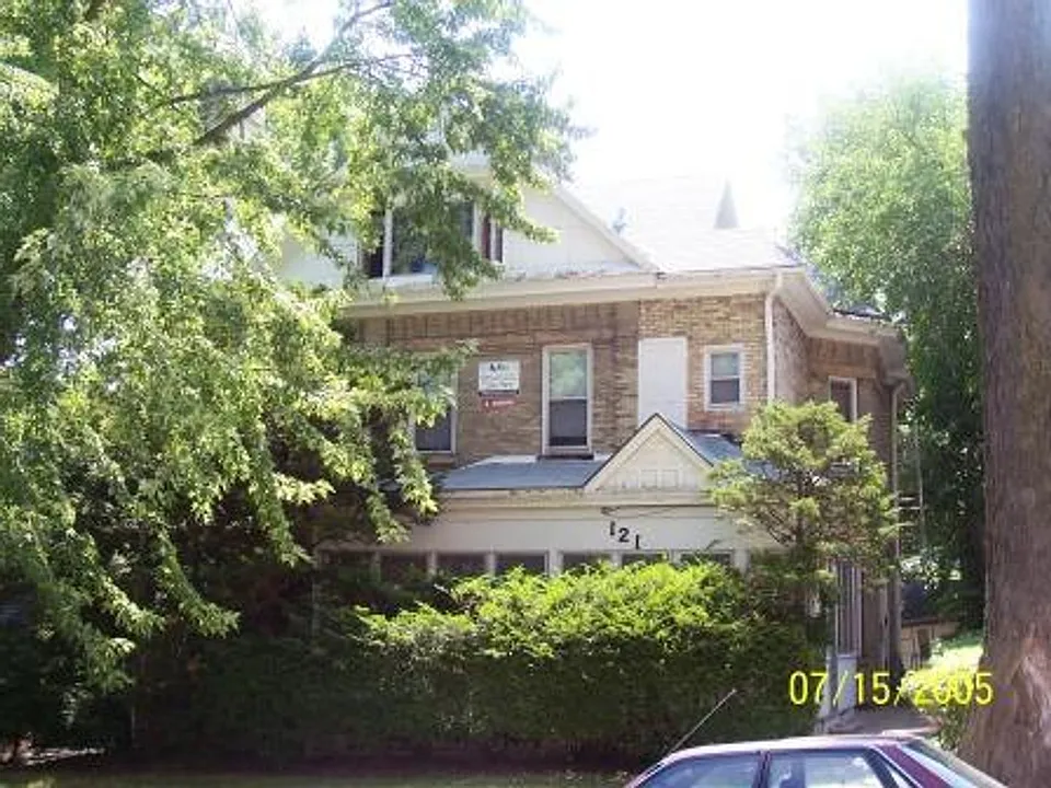 121 E Gilman St