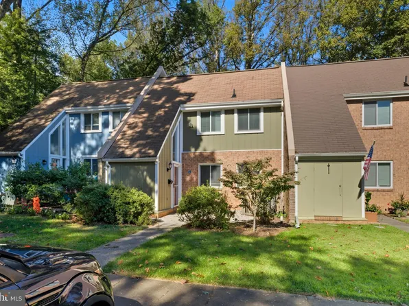 1403 Greenmont Ct, Reston, VA 20190