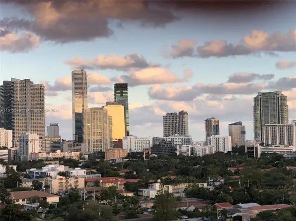 900 SW 8th St APT 1403, Miami, FL 33130