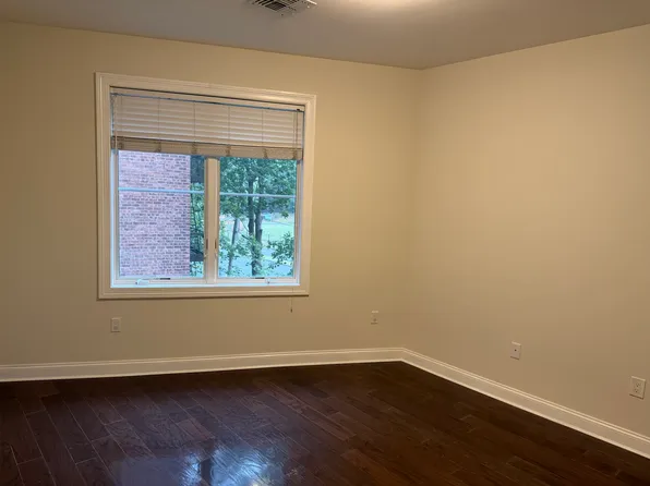 2001 Hudson Terrace image 12 of 16