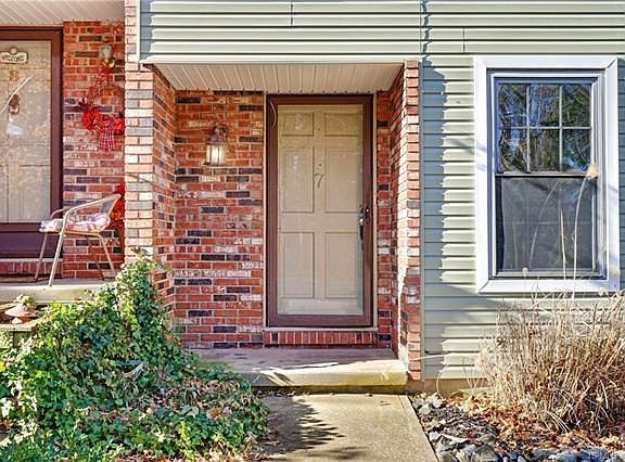 4th image of 7 Barnes Ln #7B
