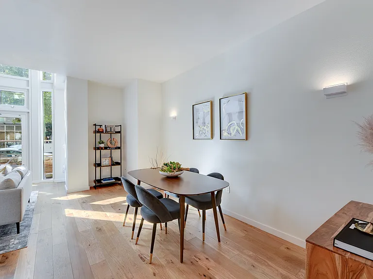 88 King St #110 — Photo 9