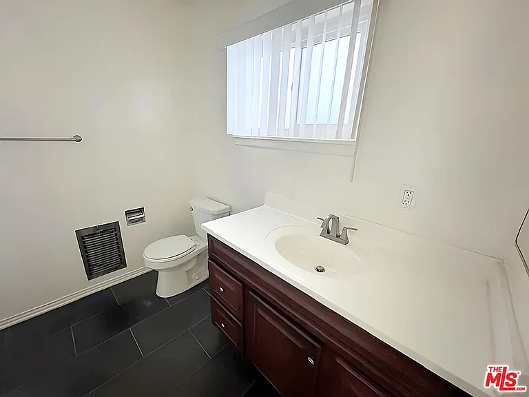228 S Mariposa Ave #16 — Photo 21
