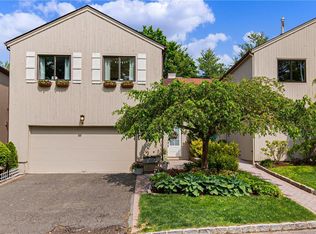 102 Fairway Grn, Mamaroneck, NY 10543