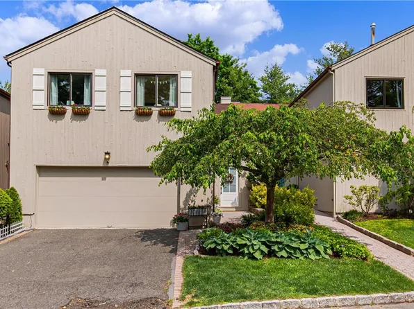 102 Fairway Green, Mamaroneck, NY 10543