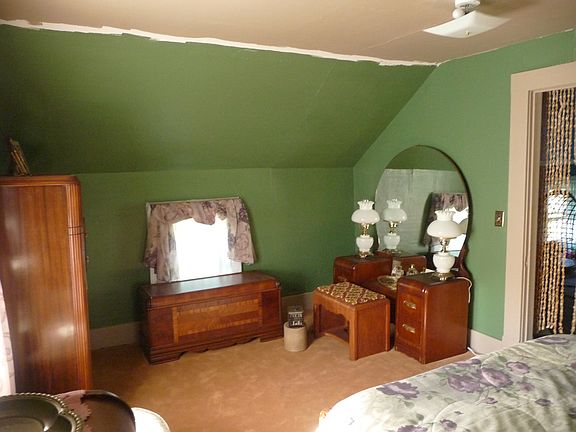 3rd image of 301 East Eldora Ave.