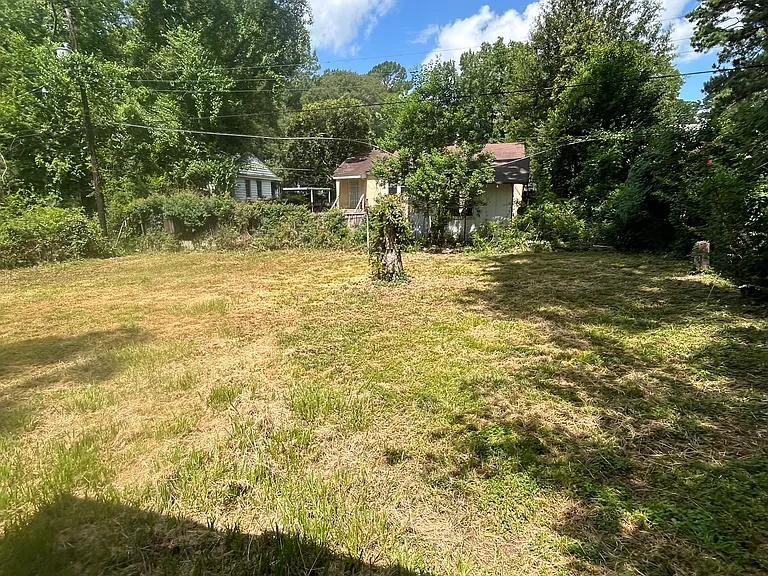 Maplewood Dr — Photo 18