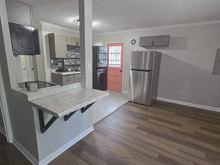 419 Tillman St — Photo 3