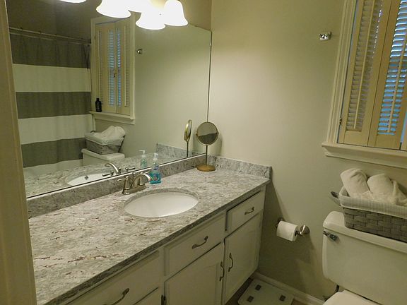 Upstairs  bathroom 