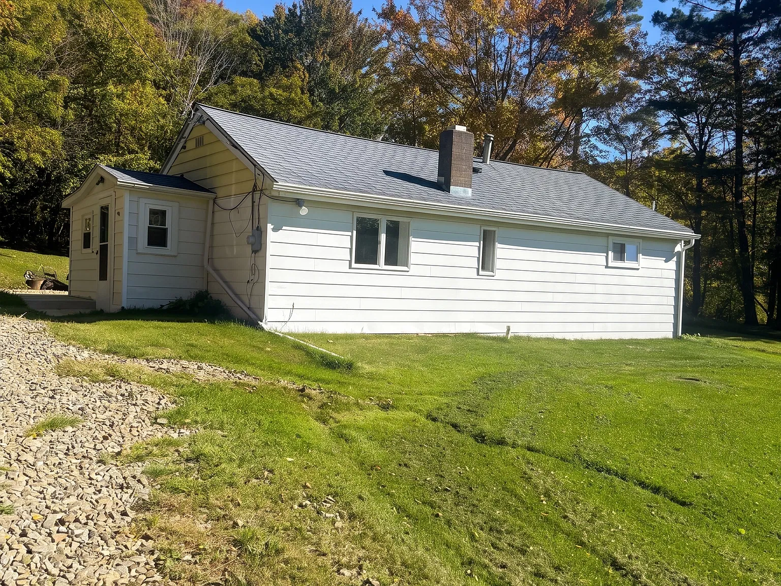 2 bed, 750 sqft, $1,400 — Photo 2