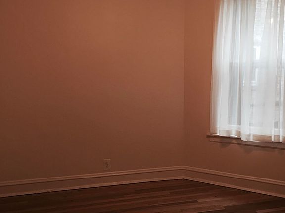 4th image of 739 Clarence Ave #2