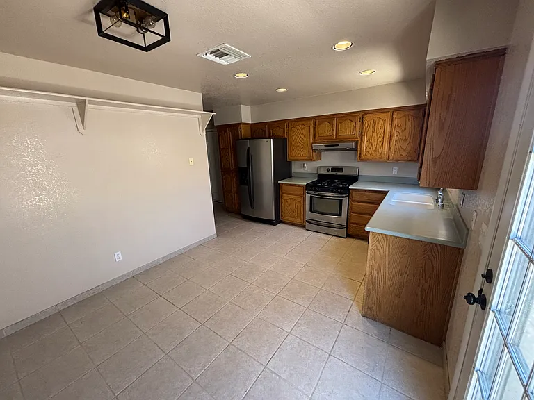 2280 E McVicar Ave — Photo 6