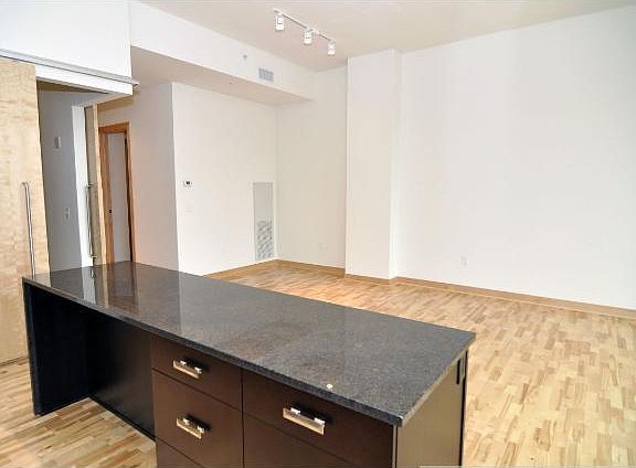 4th image of 901 S 2nd St Unit 709